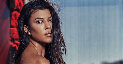 kardashian nude|Kourtney Kardashian just posted a fully nude picture with Travis。